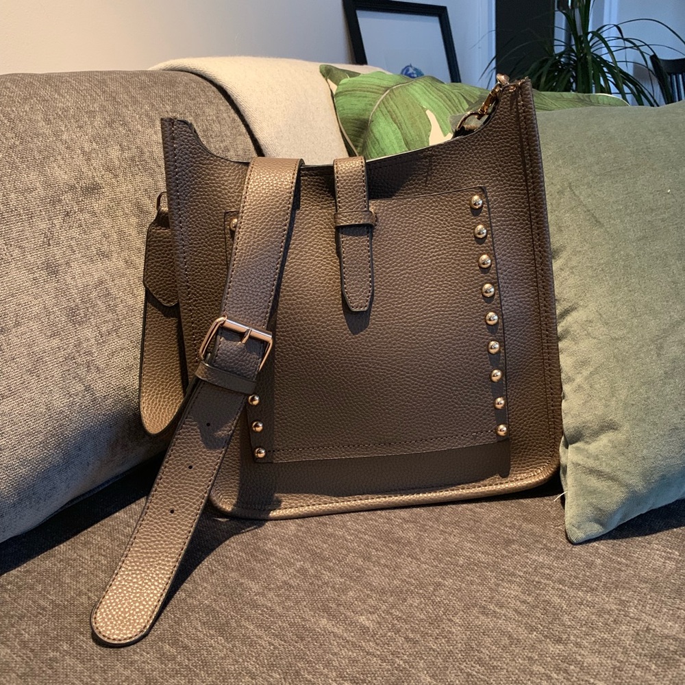 Crossbody PRUNE bag.